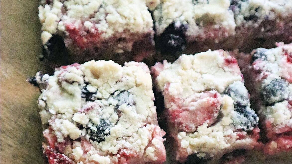 Gretchen's table: Summer berry bars with lemon glaze are easier than pie